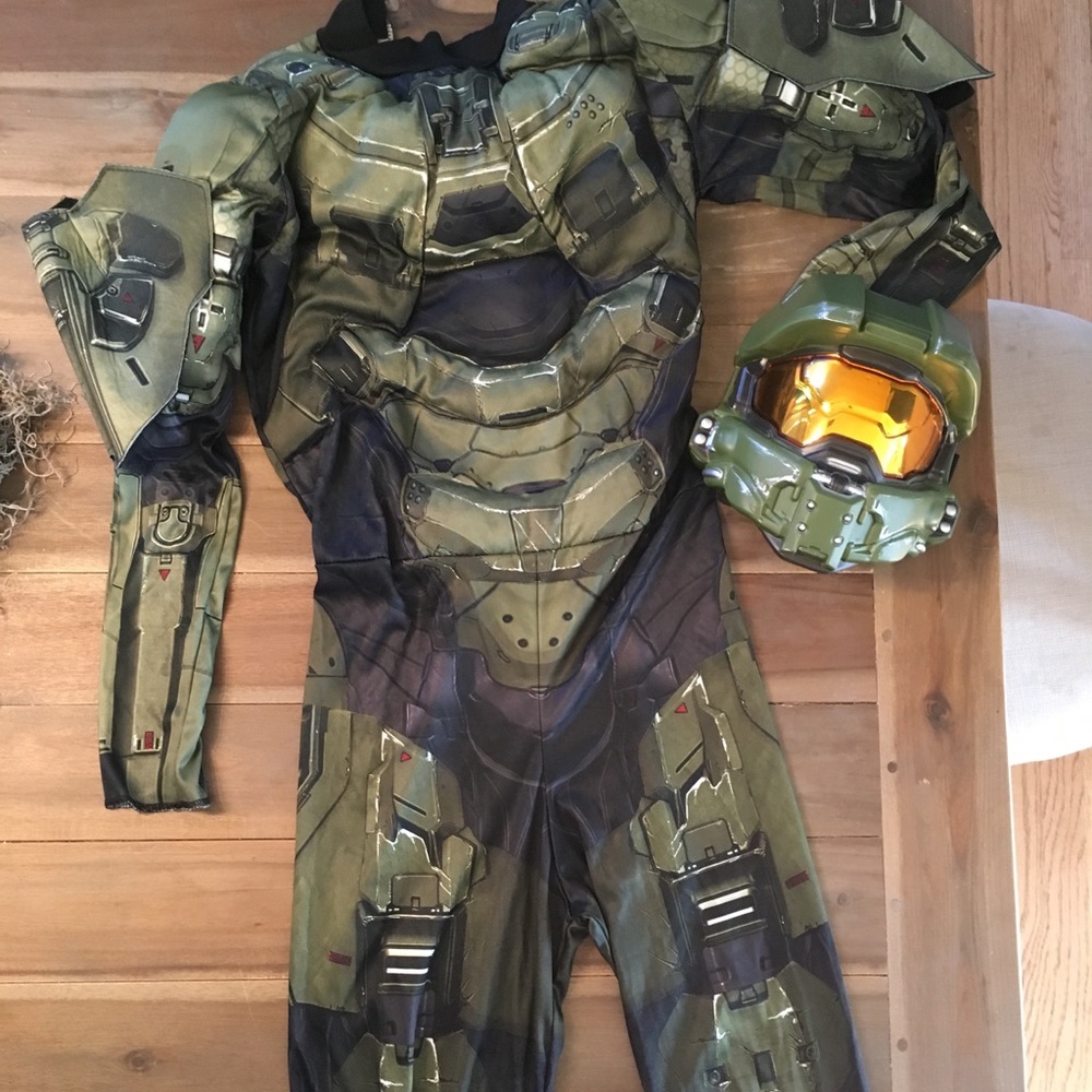 Halo costume size 9/10
